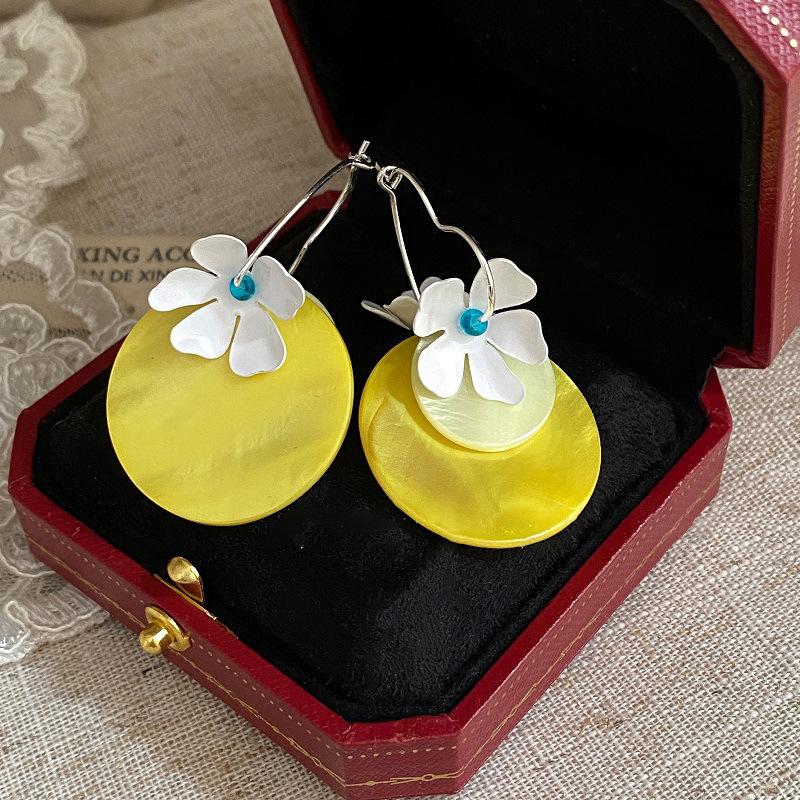 Round Shell Flower Pendant Earrings Simple Fashion Personalized Ear Buckle Versatile Temperament High-end Earrings Women