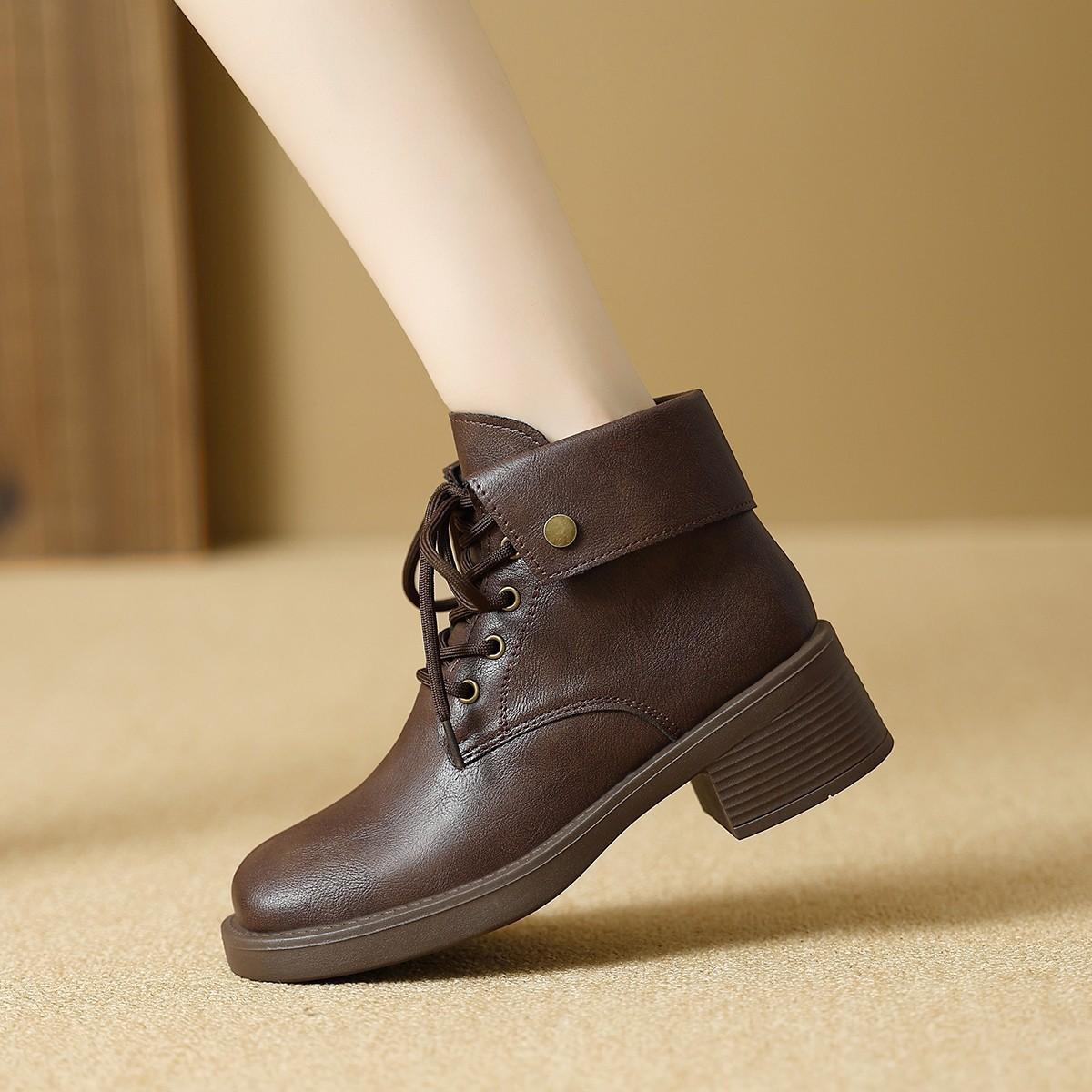 

Large size casual Martin boots women s autumn and winter new round head fashionable and comfortable thick heel lace-up short boots 42 коричневый