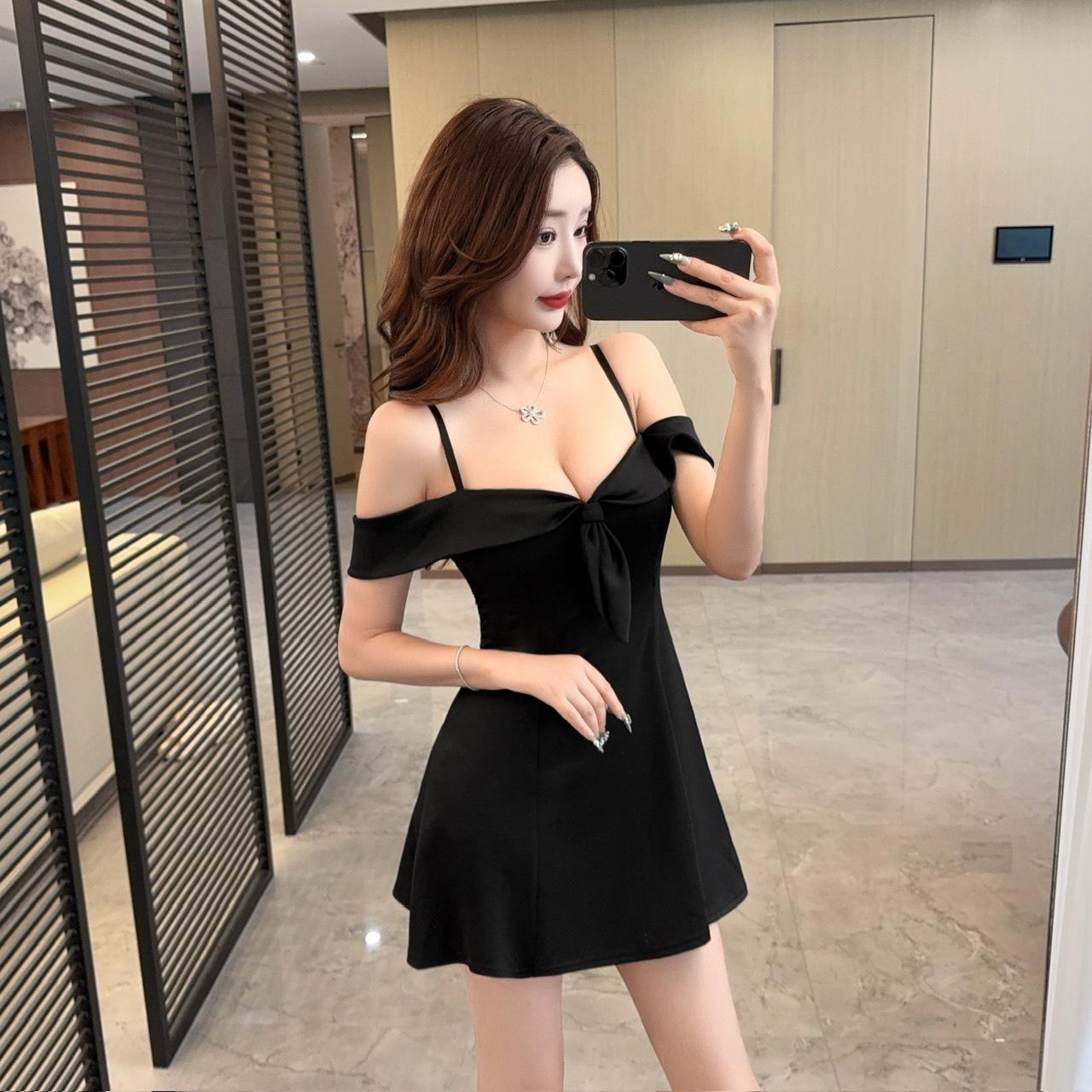 Sexy dress low cut small black dress temperament age reduction suspender a word skirt thin work clothes S чёрный