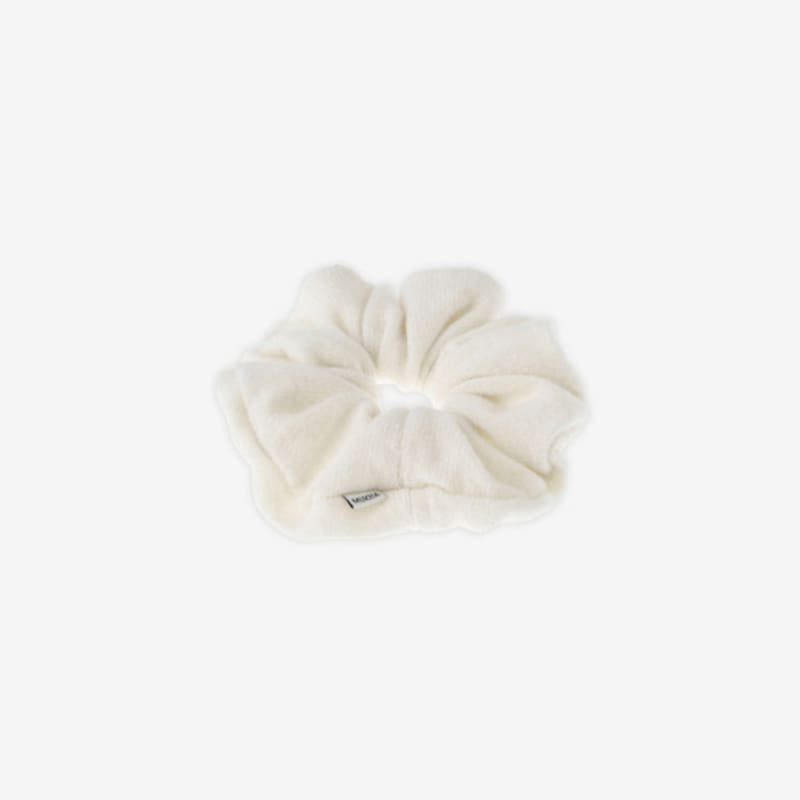MUKHA CASHMERE KNIT SCRUNCHIE LARGE (IVORY)