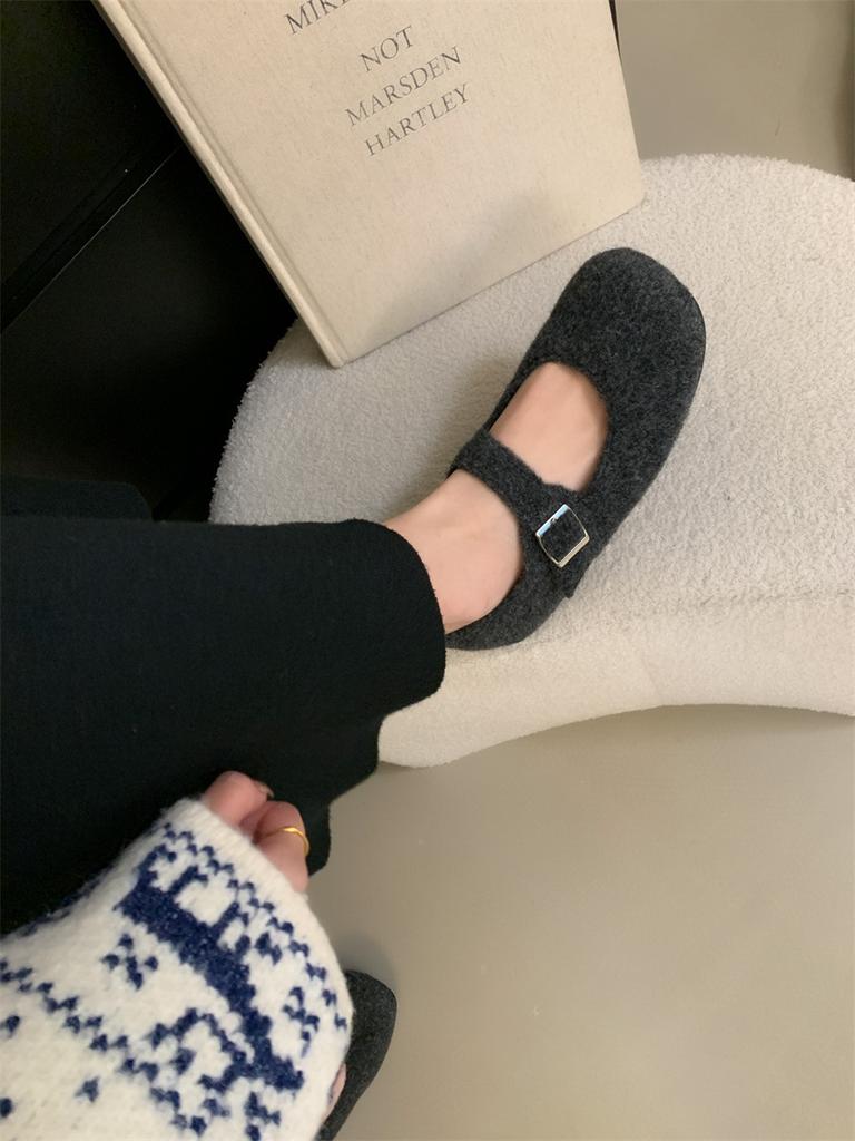 Retro style flat-soled Mary Jane shoes, children's winter velvet warm platform beanie ladyshoes