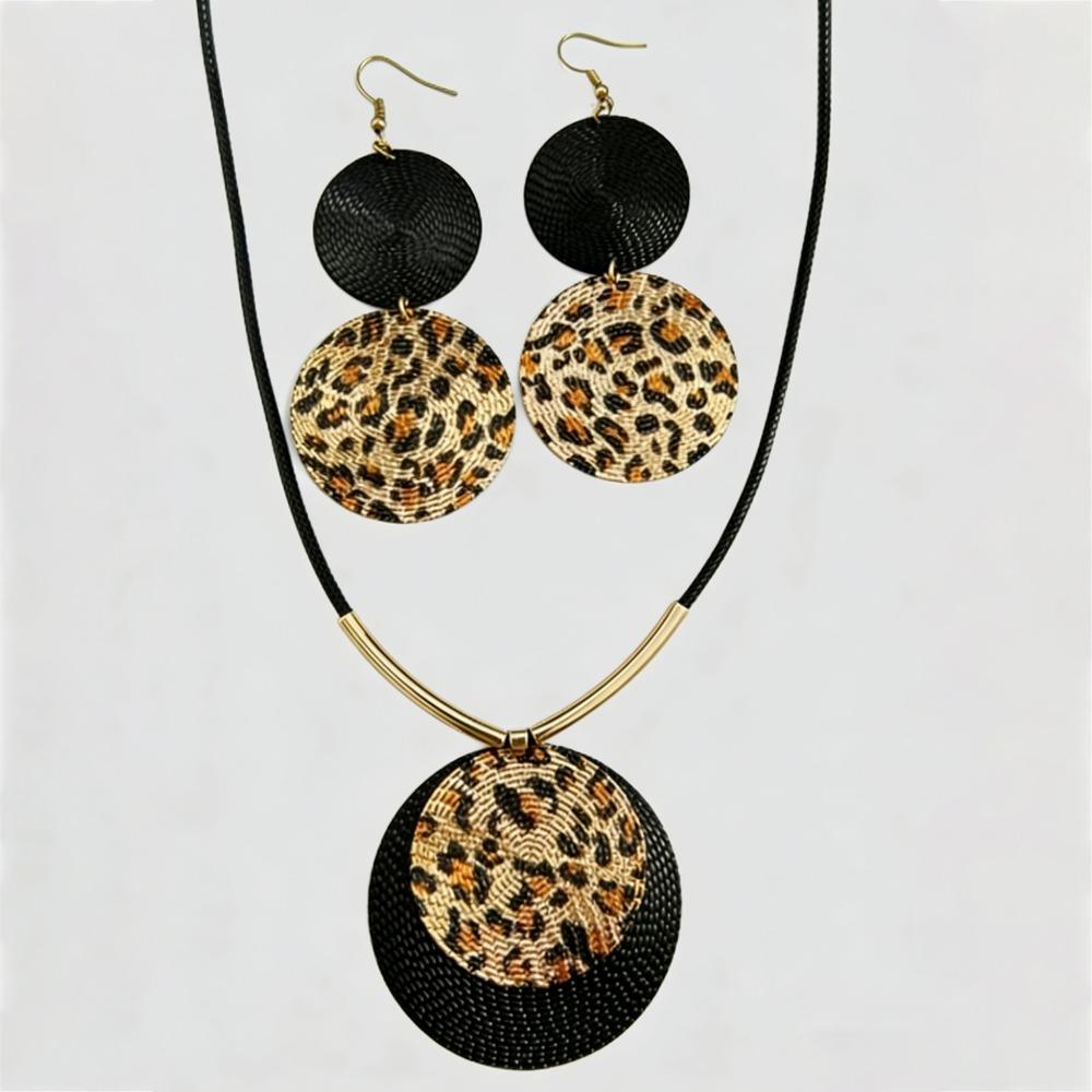 European and American Disc Necklace Women's High Sense Light Luxury Pendant Neck Chain Valentine's Day