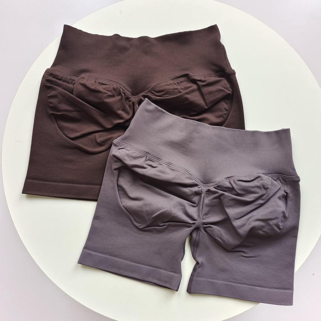 Dames Hoge Taille Geribbelde Yogashorts - Billenlifter, Kruislings Tailleband, Driekwart Lengte voor Hardlopen en Fitness