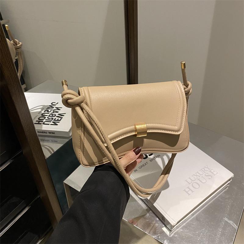 Design sense underarm bag women 2025 winter new fashion simple portable small square bag ins niche shoulder bag
