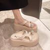 High-value rhinestone thick-bottomed height-enhancing cool slippers for women's summer wear 2025 new seaside beach versatile toe slippers