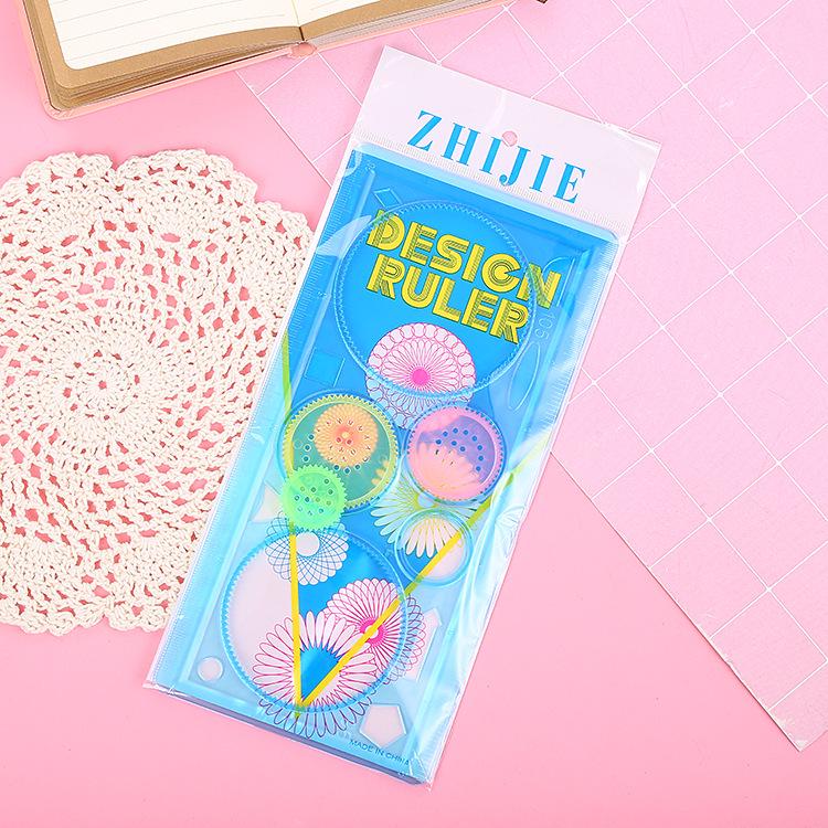 

Детский набор из четырехцветной доски для рисования «Калейдоскоп» и линеек 20cm*10cm