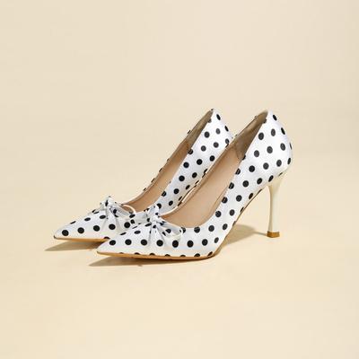 2026 Damen Neue Spitz zulaufende Einzel-Schuhe Seidenobermaterial Polka Dot Bequem flach dünn hohe Absätze Übergröße Mode Damen Pumps