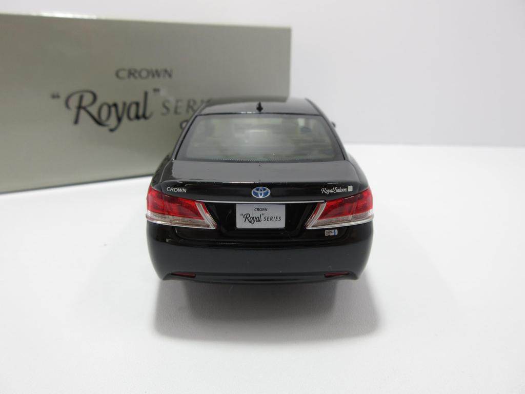 1/30 Crown Royal Royal Saloon 210 Serie Frühes Modell 210 Schwarz Miniaturauto Farbmuster