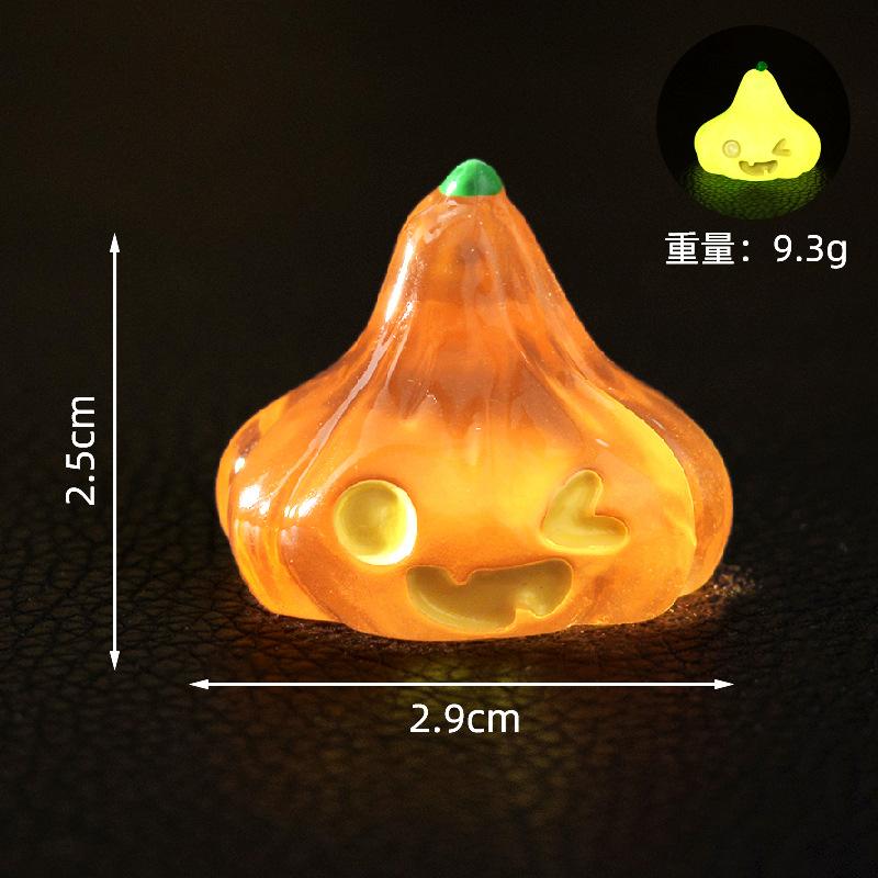 New Halloween luminous pumpkin lamp micro-landscape gardening landscaping accessories, creative car luminous ornaments
