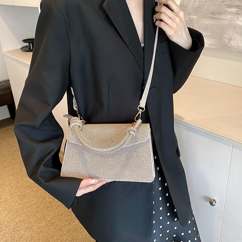 Stylish Mid-size Pu Leather Handbag For Women Versatile And Trendy For Daily Use