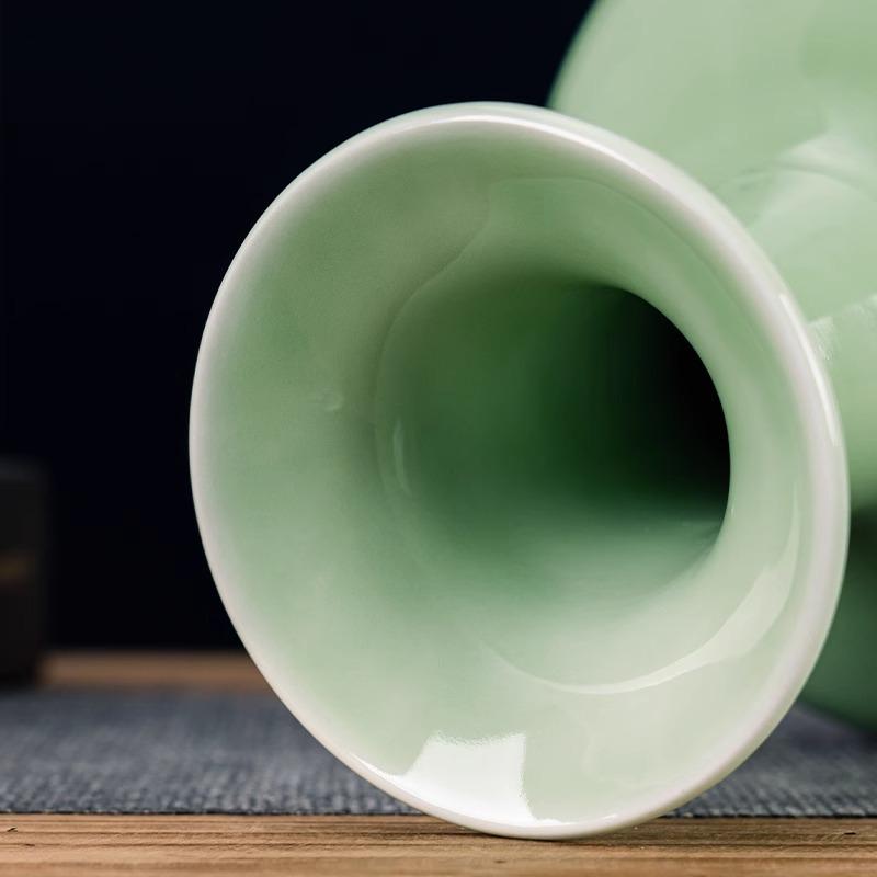 Green Glaze Antique Chinese-style Jingdezhen Ceramic Vase for Flower Arrangement and Home Decoration