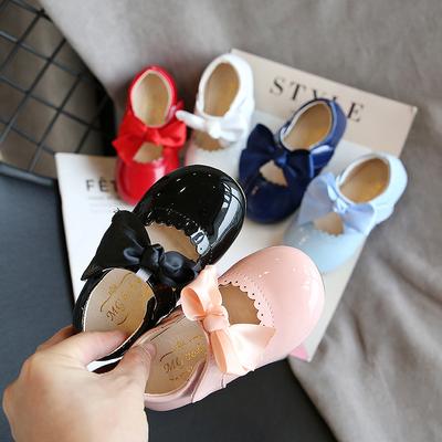 Małe dziewczynki buty dziecięce mieszkania PU skóra lakierowana dziecięce buty sukienka miękka śliczna księżniczka słodka z motylkową muszką nowość