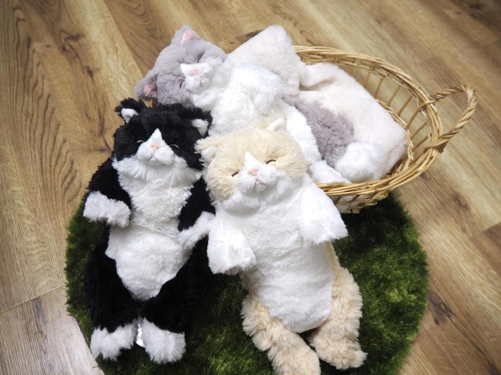 SunLemon Sleeping Lap Cat, Small, Calico, 15 x 18 x 34cm, Plush Animal, Cute Cat, White and Black, P-1393