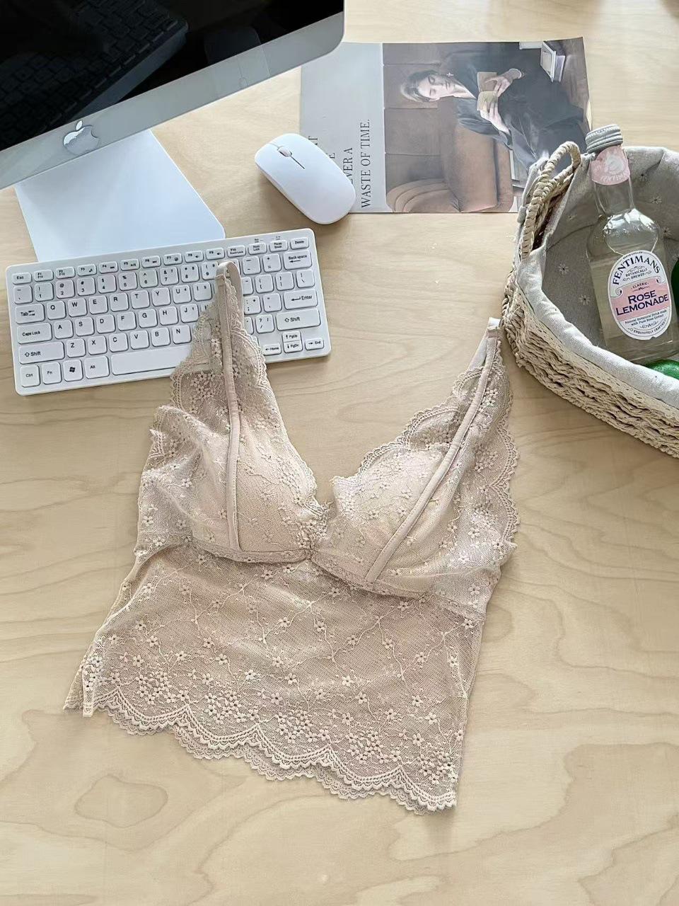 Elegant Lace V-Neck Camisole with Chest Pads - Comfortable, Skin-Friendly, and Slimming. One Size абрикосовый