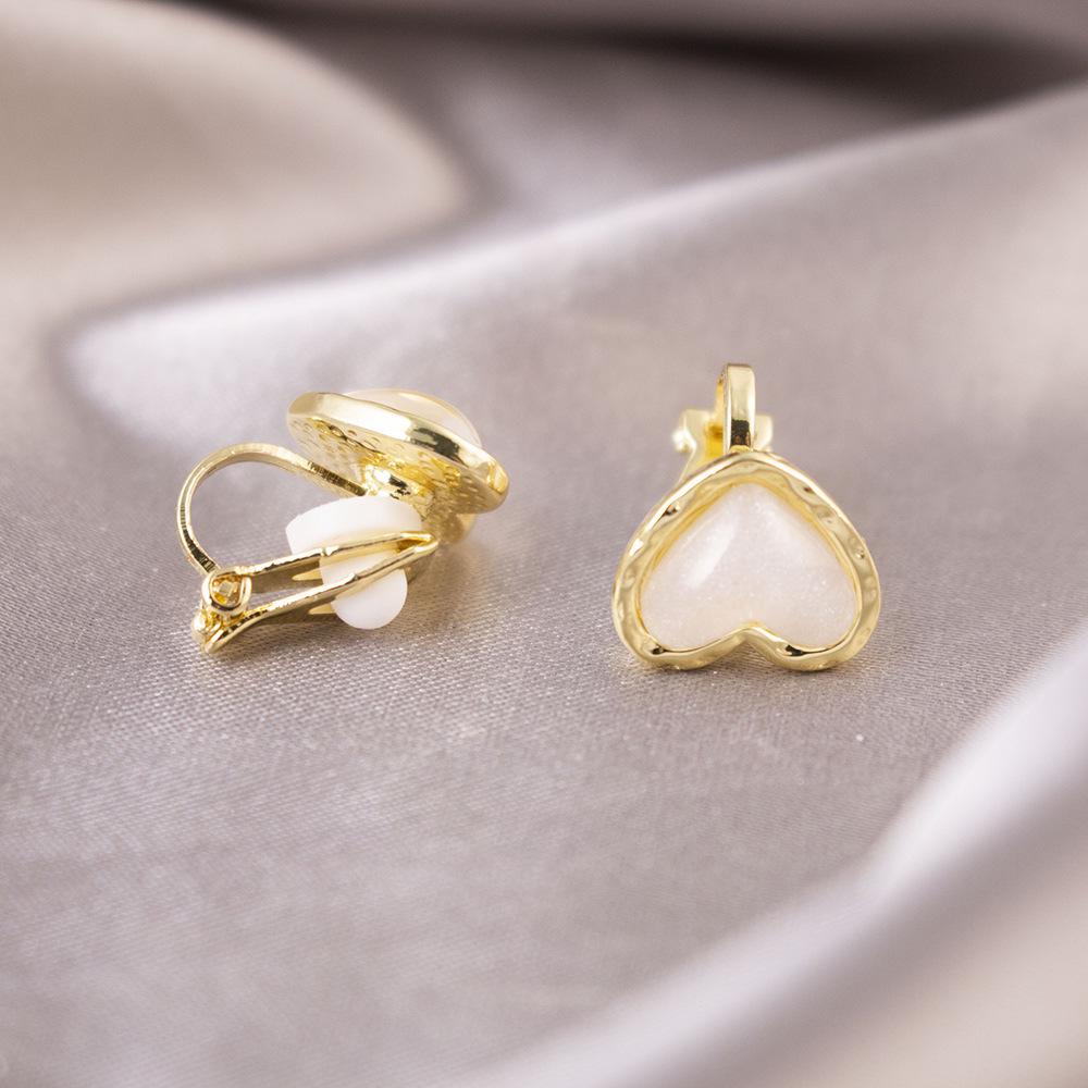 Elegant Clip-On Triangle Earrings for Non-Pierced Ears - Versatile, Light Luxury for Everyday Wear.