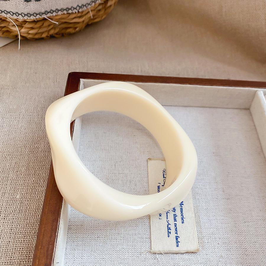 Acrylic Marbled Thin Round Bangle - Retro Minimalist Luxury Bracelet for Women