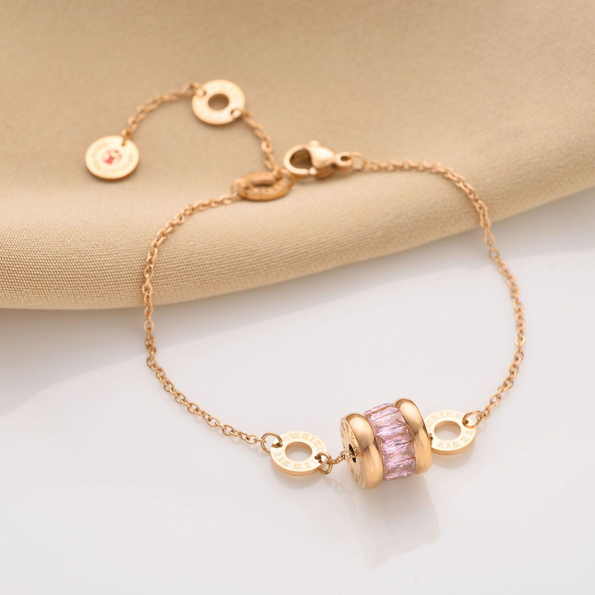 

Элегантный женский браслет из титановой стали - Стильный, Высококлассный дизайн, Легкая роскошь, Универсальный модный аксессуар