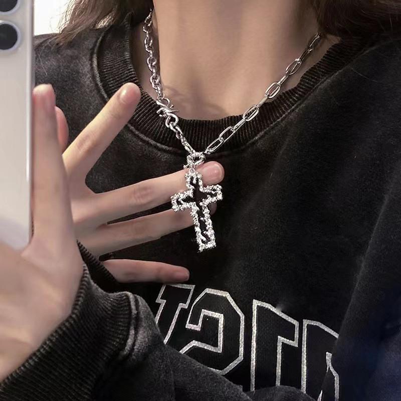 New Gothic Punk Black Cross Barbed Thorns Pendant Chain Choker Necklace for Women Men Unisex Hip-Hop Jewelry Gifts Party Jewelry