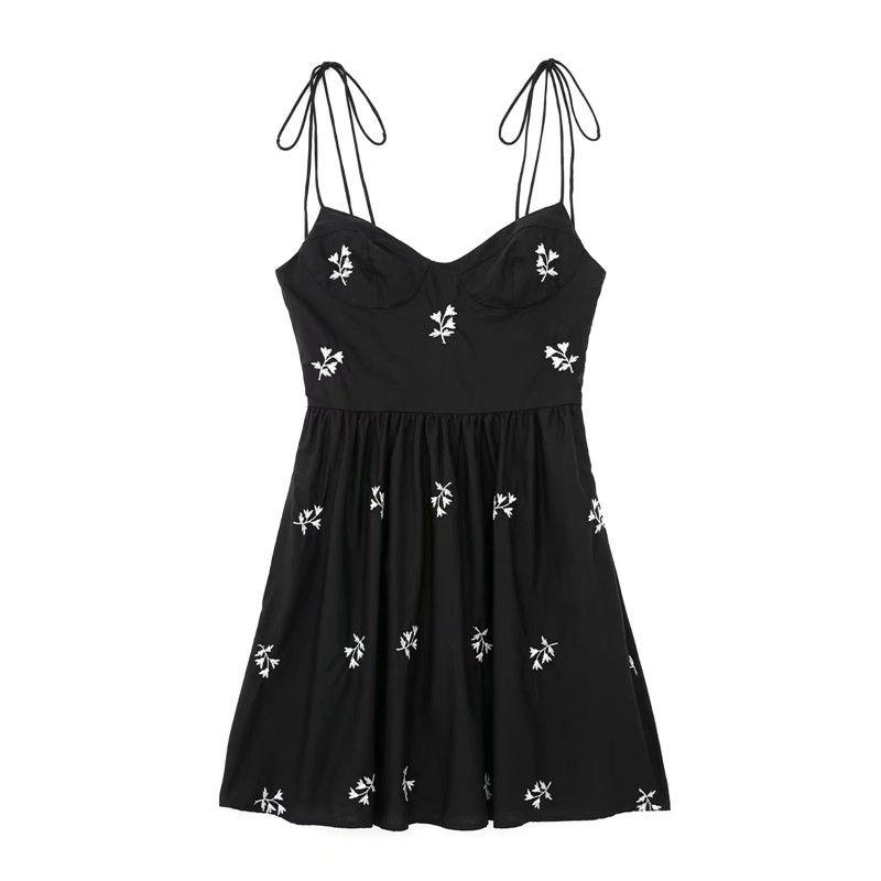 

Ur European and American-Style Wind Black Poplin Dress with Flower Embroidery Black L