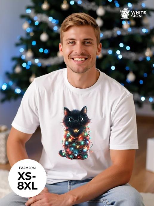 Oversized cotton Christmas T-shirt: Kitten in Fairy Lights S
