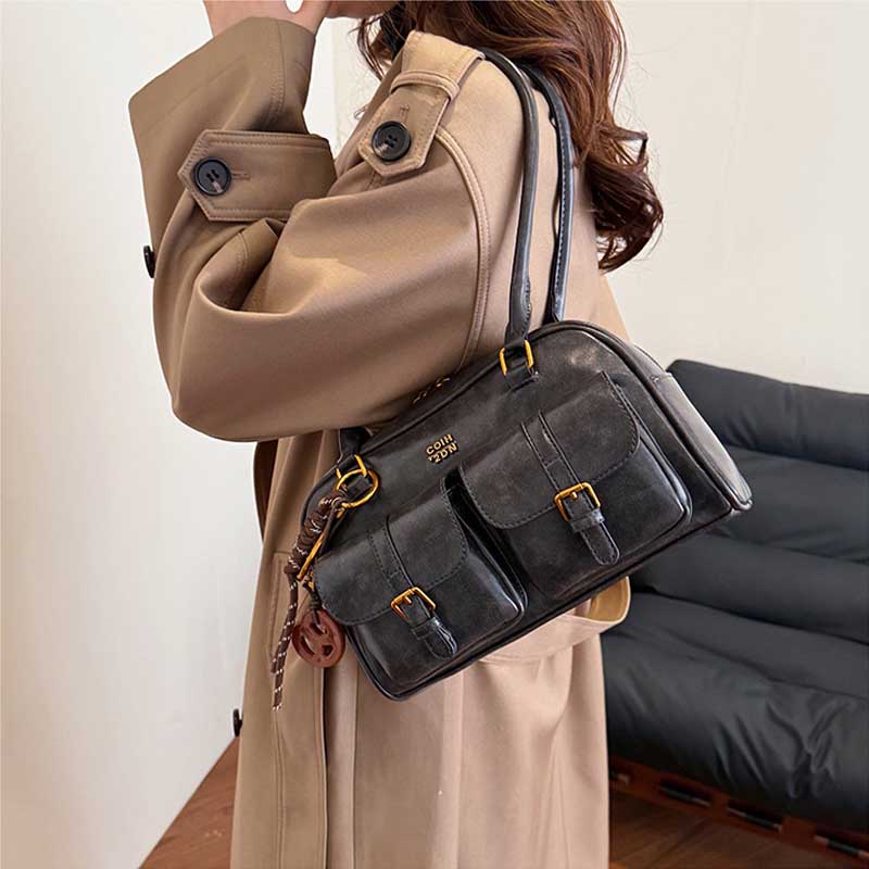 Bolsa de Ombro Feminina Retrô Cor Sólida Couro PU com Múltiplos Bolsos Grande Capacidade Vem com um Charm Acessório Removível