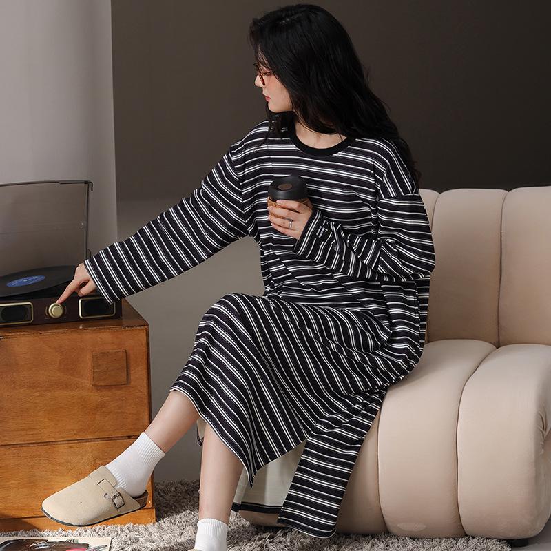 Long-Sleeved Nightgown With Chest Pad Women'S Autumn And Winter Pajamas German Velvet Heating And Grinding Round Neck Striped Loungewear Loose Long