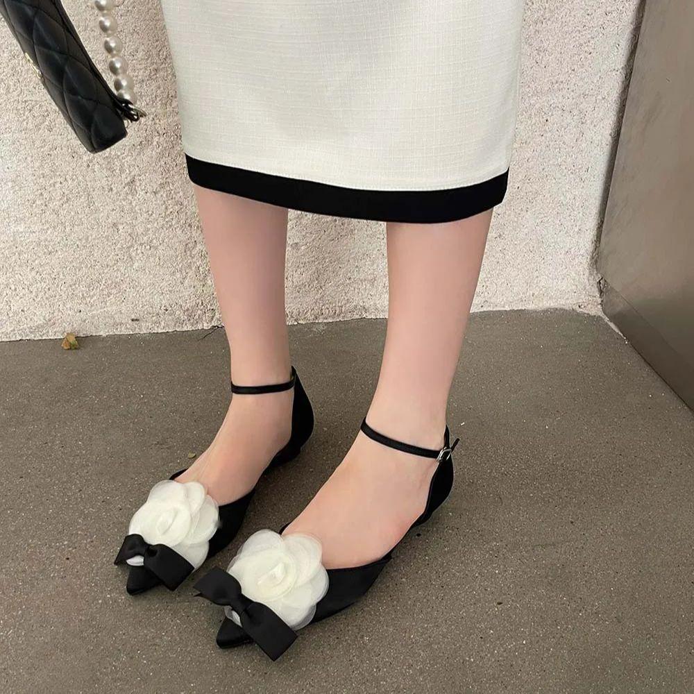 fashion Pointed Toe Women Sandals 2024 New Arrivals Black Flower Design Ankle Strap Summer Wedding Dress Sandals Flats Party Slides 40