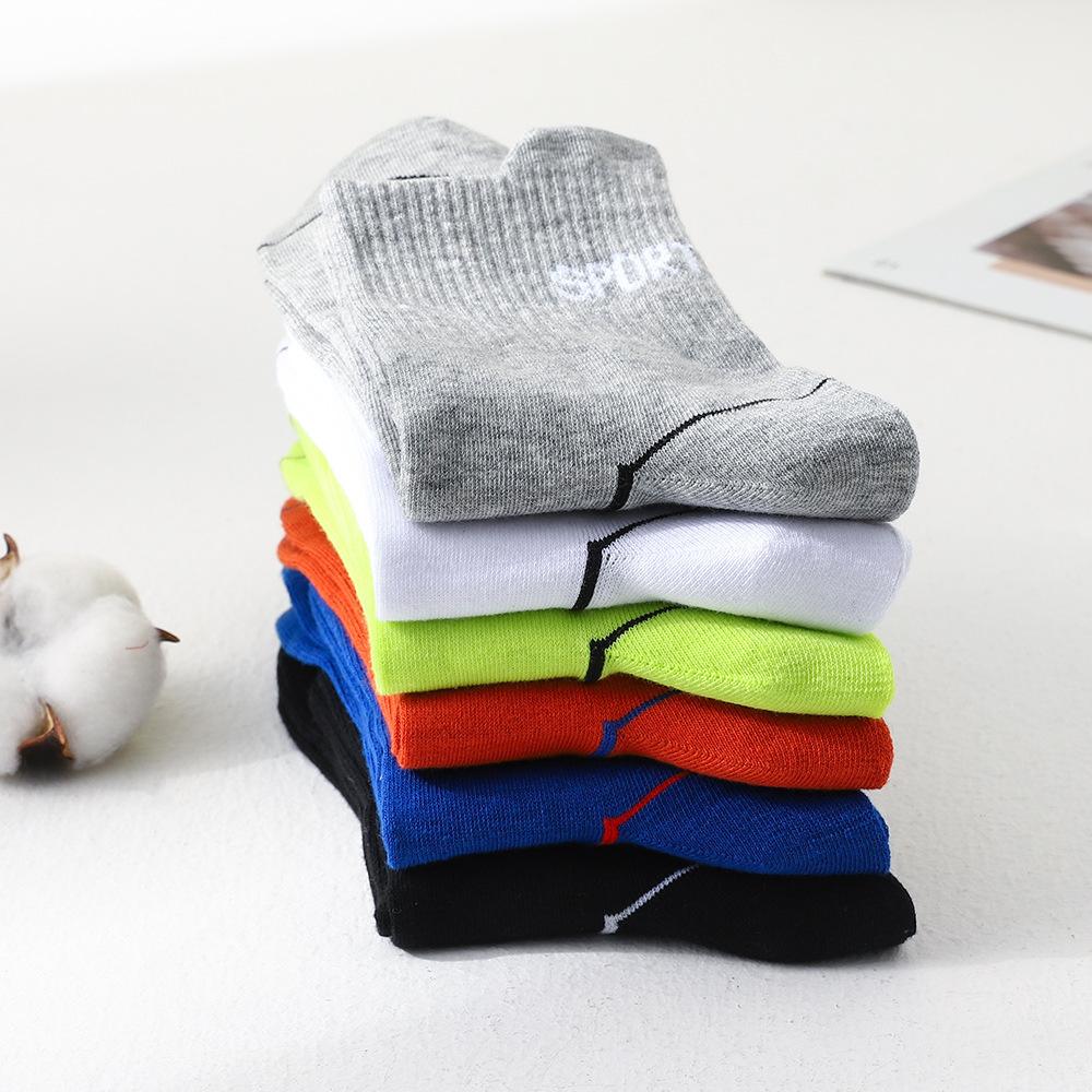 5 Pairs Men's Middle Socks, Sweat Absorbing Sweat Wicking Odor Proof Exercise Outdoor Basketball Running and  Fitness Long Sock