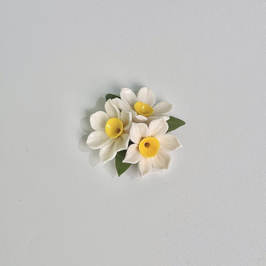 

Exquisite ceramic floral stove, horseshoe lotus ceramic flower decoration, narcissus flower home decoration, incense holder