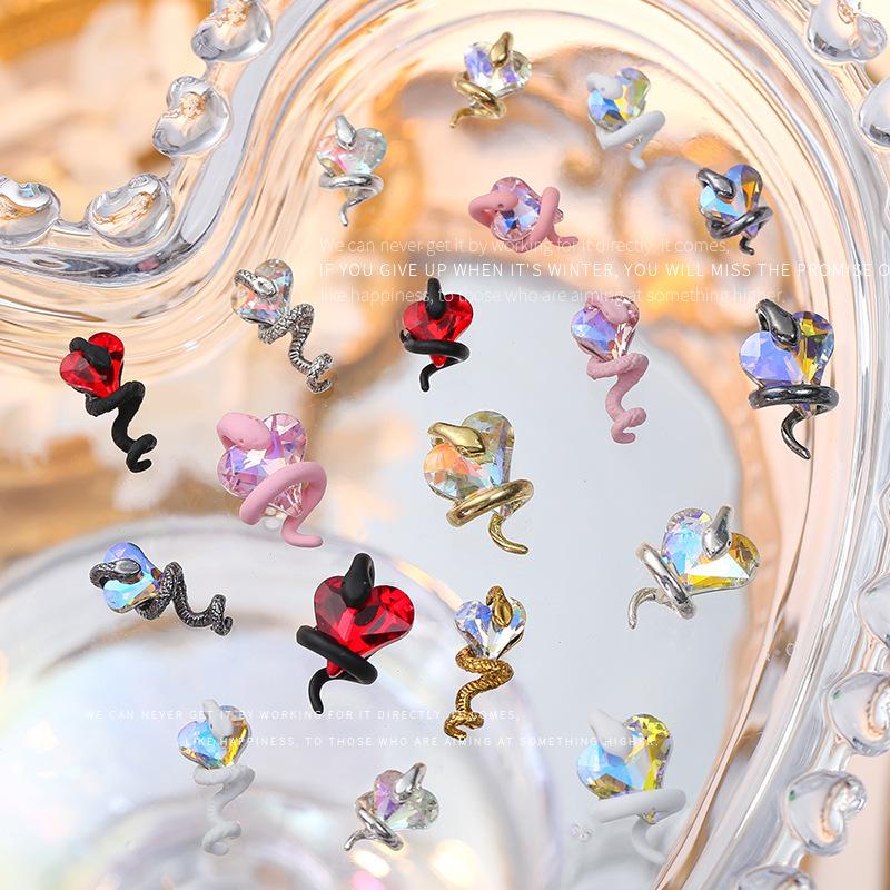 Unghia Serpente Tenuta Diamante Tenuta Diamante Piccolo Serpente Unghia Finta Finitura Gioielli per Unghie Serpente Piccolo Tridimensionale Cuore Curvo Rotondo Gioielli con Diamanti