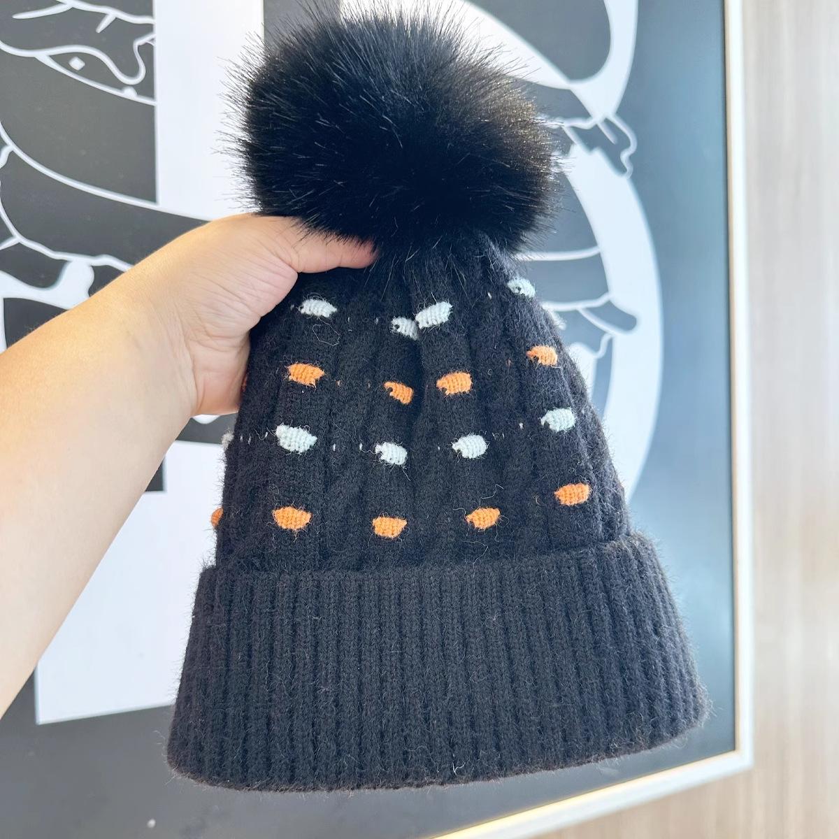 

Вязаная шапка жаккардовой вязки в горошек, осенне-зимняя модель, шерстяная шапка для мужчин и женщин, плюс бархатная подкладка, утолщенная, теплая, модная и универсальная шапка one size