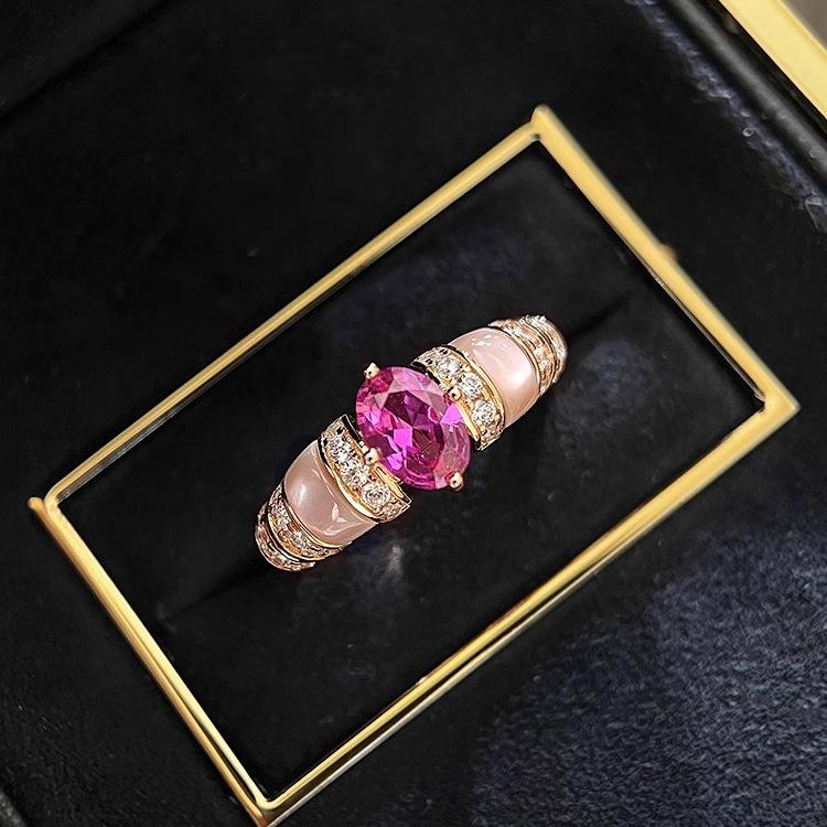 Vintage Aquamarinring Damen Nischen-Design Hohes Gefühl Weiß Rosa Fritillary Süßes Vintage Roter Korundring