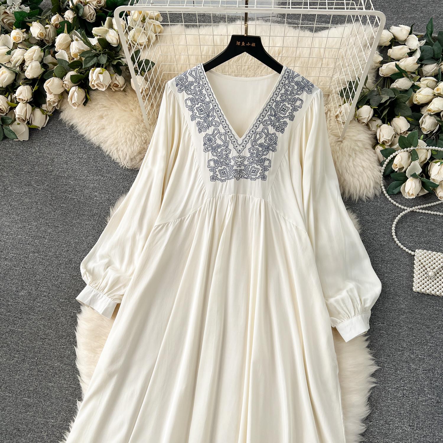 Платье свободного покроя в стиле бохо для женщин с вышивкой и принтом — фото 15