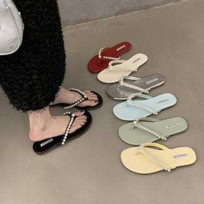 Neuer Stil Strandschuhe Niedrige Damen-Slipper Slides Gummi-Flip-Flops String Perlen Flach Hawaiianisch Glitzer PU Hufabsätze Stoffschuhe