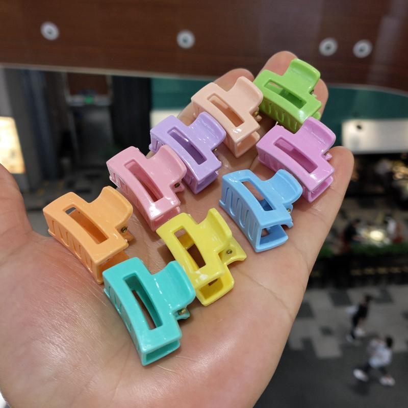 

Korean Jelly Color Cute Hair Clip: Exquisite Small Claw Clip for Girlish Hairstyles and Updos
