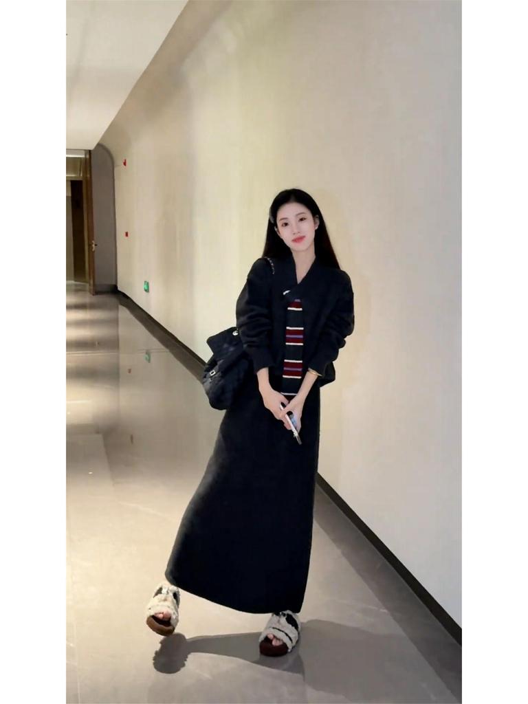 Korean Style Gray Knit Sweater & Skirt Set for Autumn/Winter 2025 - Women's Deep Winter Outfit