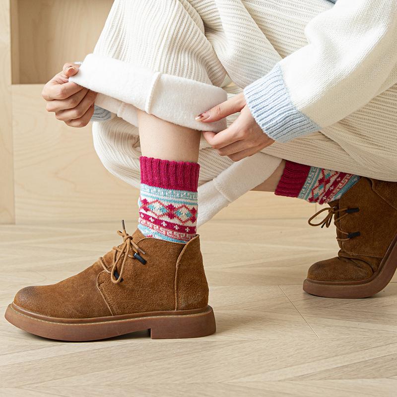 5/10 Paar Bequeme Lässige und Vielseitige Herbst-Winter-Socken für Damen Mittelwaden-Socken Ethnischer Stil Verdickte Warme Kaninchenwollsocken