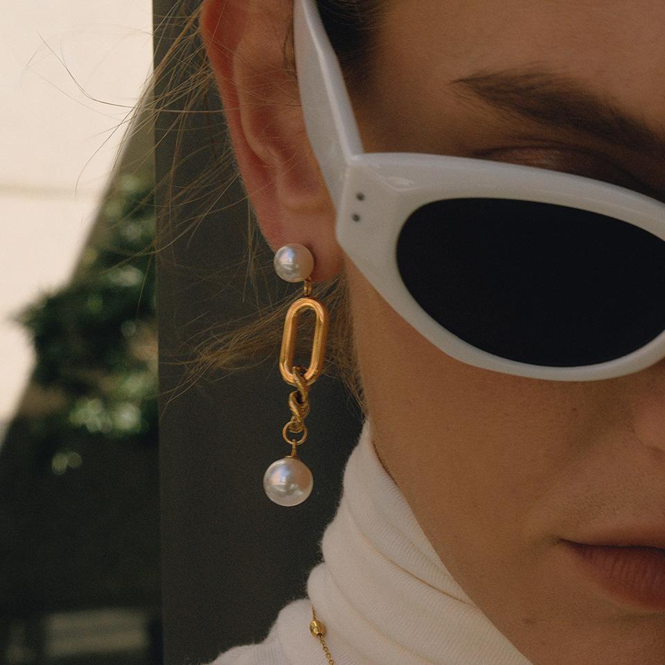 Niche high-end stud earrings, pearl earrings, pendants, non-fading earrings, jewelry.