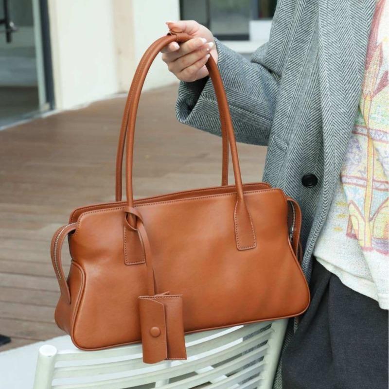 Underarm Bag with A High-end Feel, Hand-held Pillow Women's Bag, and Single-shoulder Baguette Bag Are Popular
