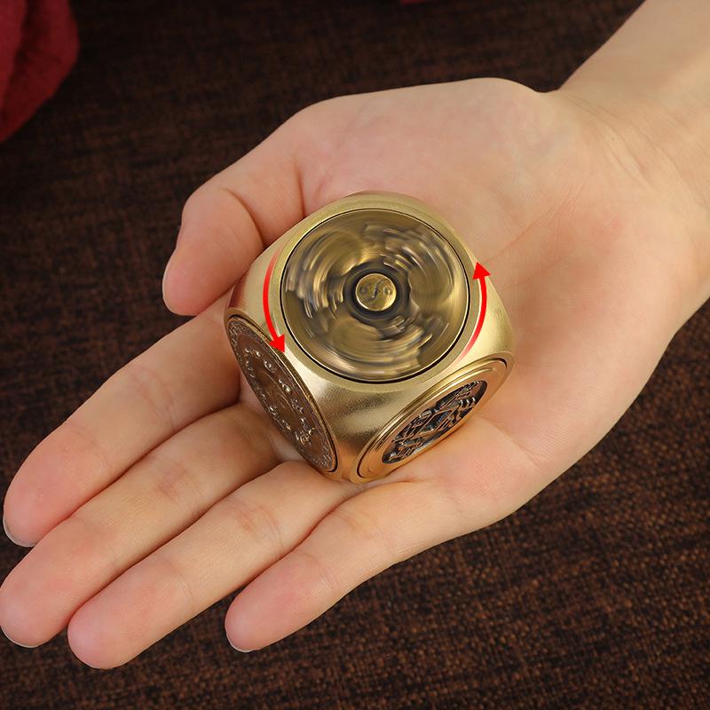 Four Divine Beasts Rotating Coin: Yellow Brass Qiankun Wealth-Attracting Copper Decompression Cube Handheld Craft.