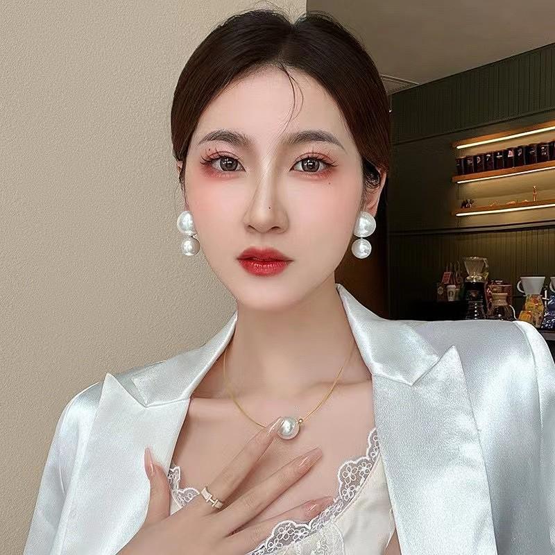 S925 Sterling Silver Retro Hepburn Large Pearl Earrings French Socialite Style