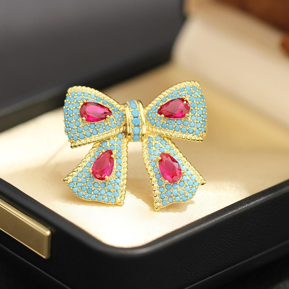 

Korean niche high-end blue zircon bow brooch temperament high-end sense sweet versatile pin autumn and winter accessories