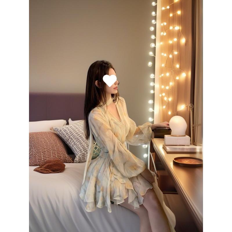 French floral v-neck bubble sleeve chiffon dress women's 2026 spring new waist irregular streamer short skirt