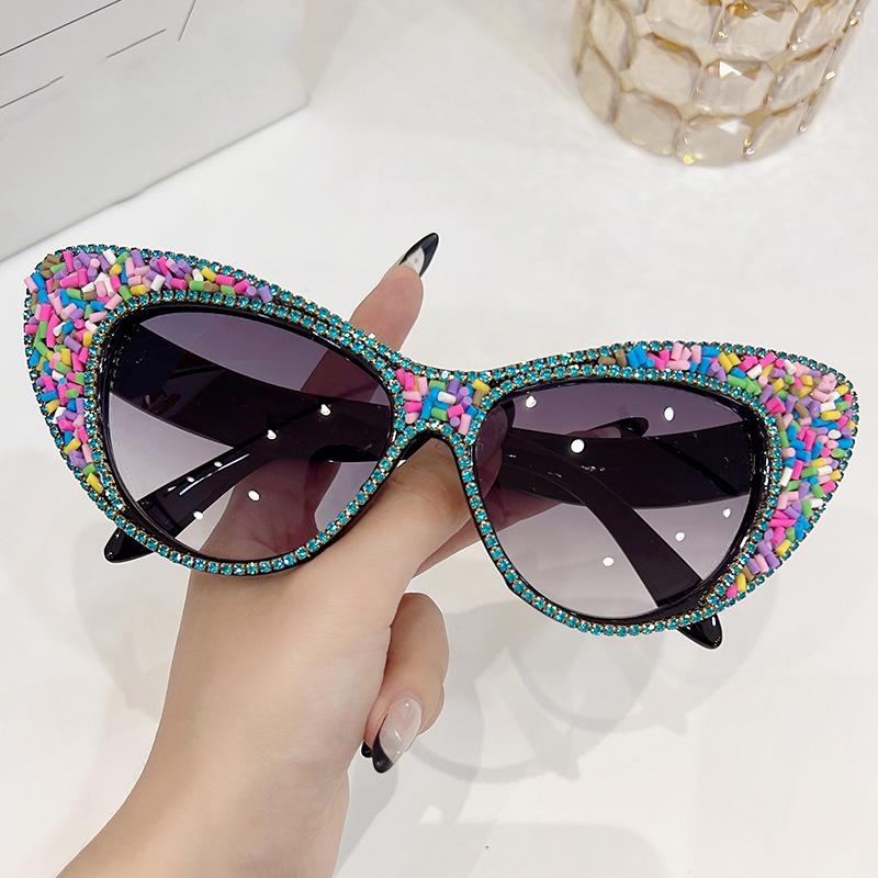 Vintage Oversized Cat Eye Sunglasses Women Luxury Designer Punk Sexy UV400 Protection Diamond Cake Sugar Shades