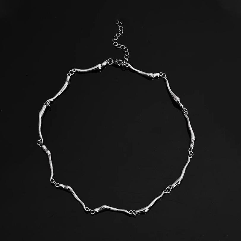 Trendy Unisex Twisted Clavicle Chain: High-End, Hip-Hop Inspired Minimalist Necklace