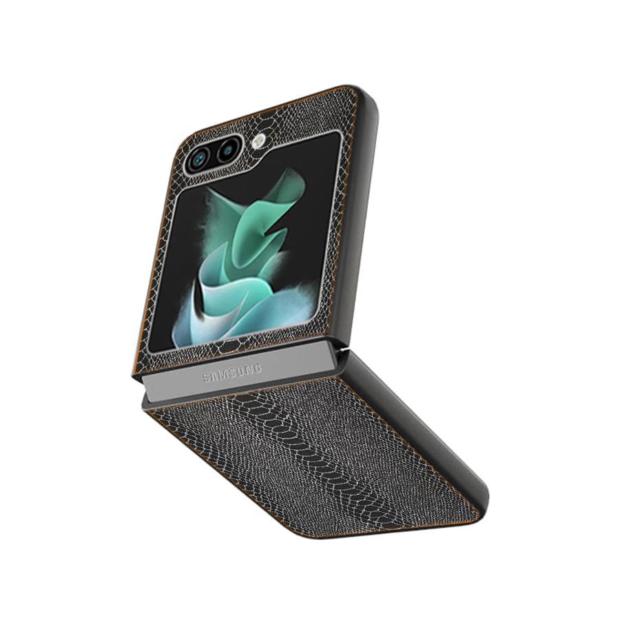 It looks like Real Snake Skin Phone Case For Samsung Z Flip 7 6 5G Galaxy Z Flip4 Z Flip5 Z Flip3 Coque Black Hard PC Shell Prot