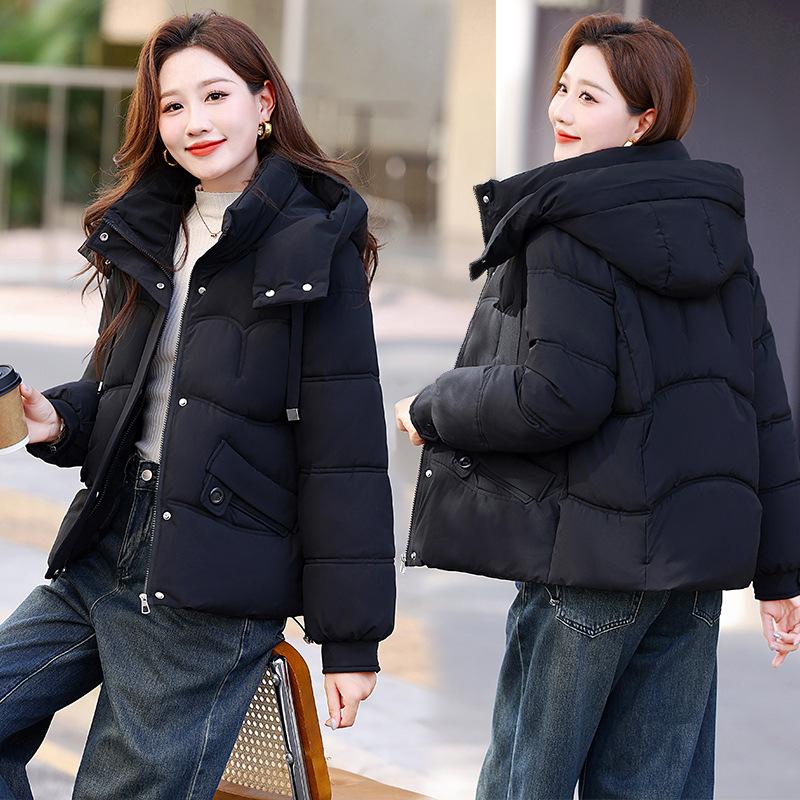 Zimní 2025 bavlněná bunda dámská krátká volná zateplená péřová bavlněná bunda módní zateplená teplá bavlněná bunda s kapucí