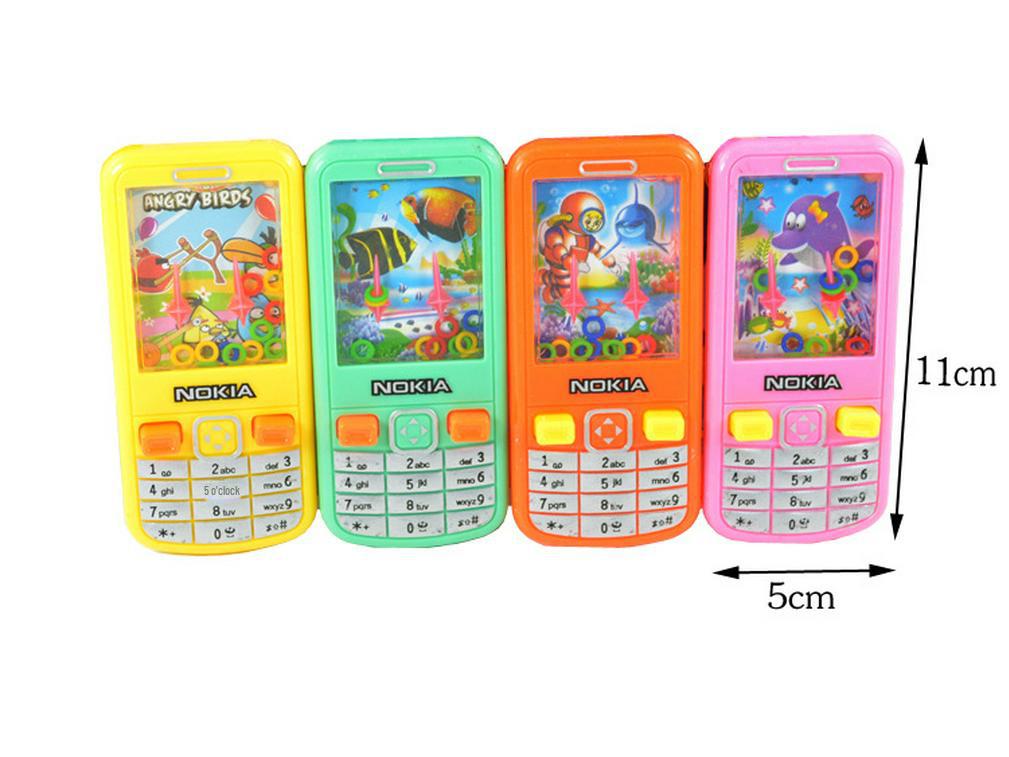 

Ностальгическая водная игра-метание колец в стиле 80-х