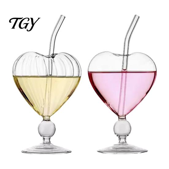 Professionelles Bartender-Glasware Herzförmiges Cocktailglas, 220 ml Klarer Kelch mit Strohhalm, Elegante Raffinierte Weingläser für Dates Kaltgetränk