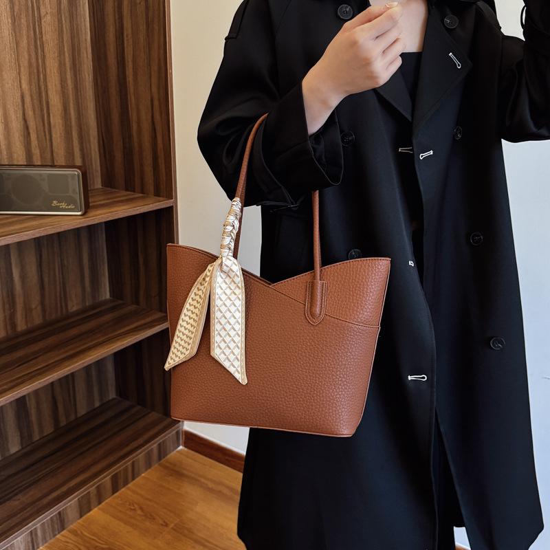 New large-capacity practical mother and child bag, new trendy tote bag, high-end shopping bag, class commuter shoulder bag